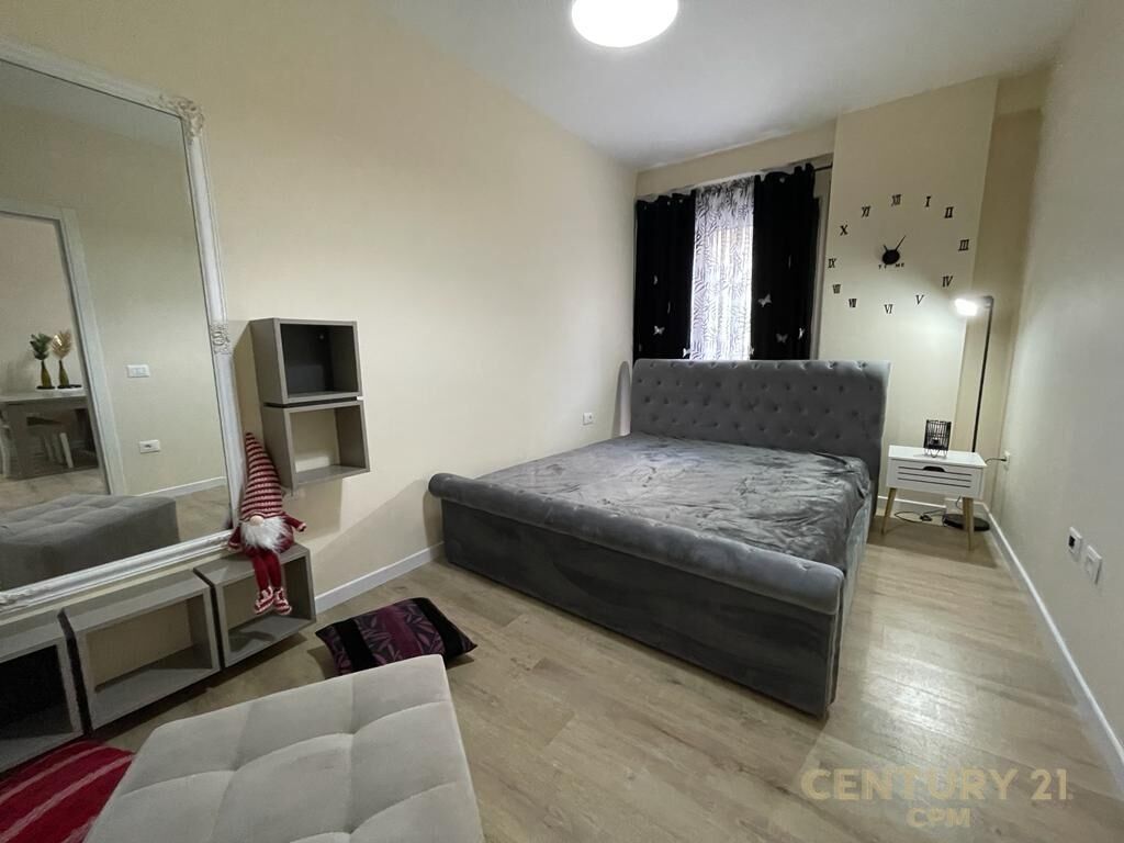 Pran Kodrës se Diellit apartament 1+1 me qera