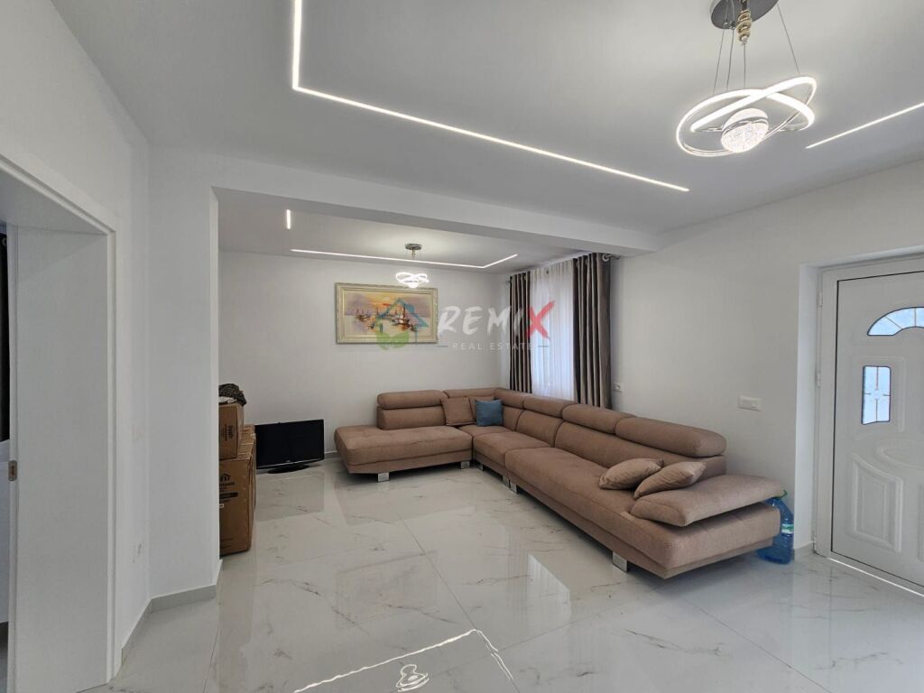 🏡 APPARTAMENTO 2+1 IN AFFITTO – VICINO ALLA CASERMA DEI POMPIERI, DURRËS!