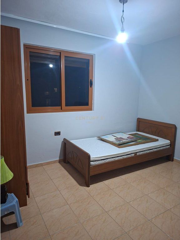 Apartament 3+1 per qira , Prane Shkolles "Osman Myderizi"