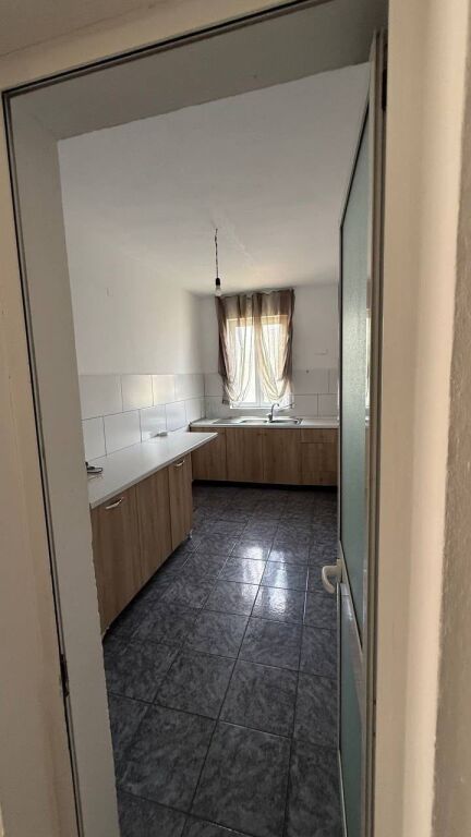 SHTEPI ME QERA 3+1+2 VENDE PARKIMI - AMERIKAN 2, PRANE MJEKSISE