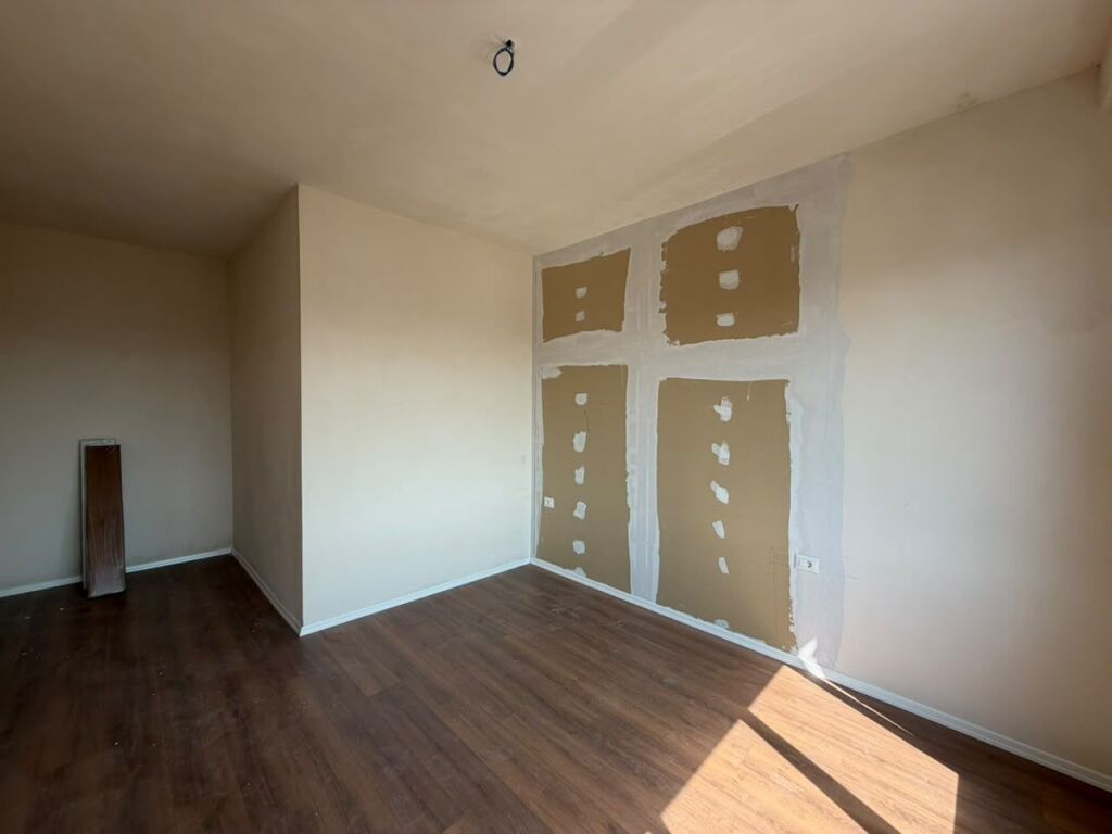 Apartament 2+1 per shitje ne Paskuqan.