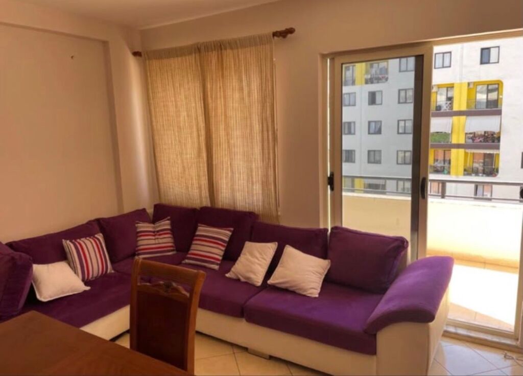 Jepet me qira apartament 1+1 pranë Grand Gallery në Yzberisht!