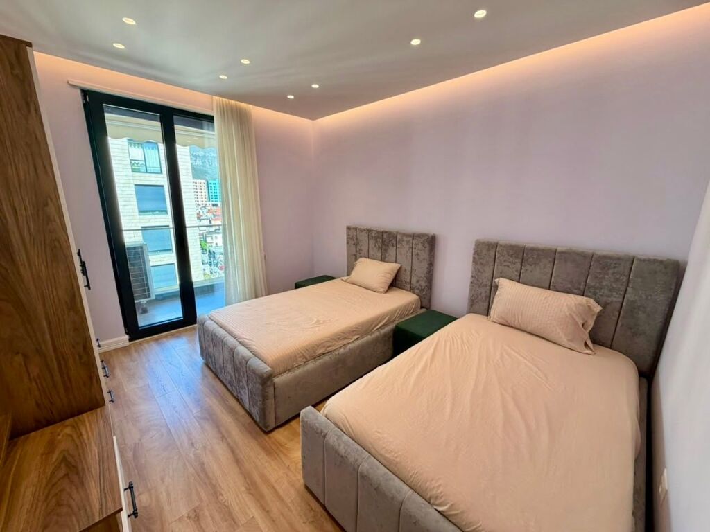 📣 QERA Apartament 3+1+2 📍 Rezidenca Erli, Prane UET, Porcelan 🛣️ Rruga “Xhanfize Keko” ✨