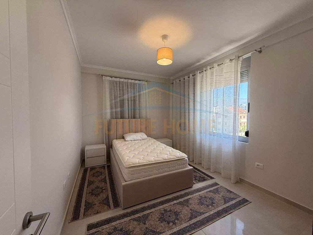 Disponiamo di un appartamento 2+1+2 in affitto vicino ad Ardeno, Via Industriale, Tirana.