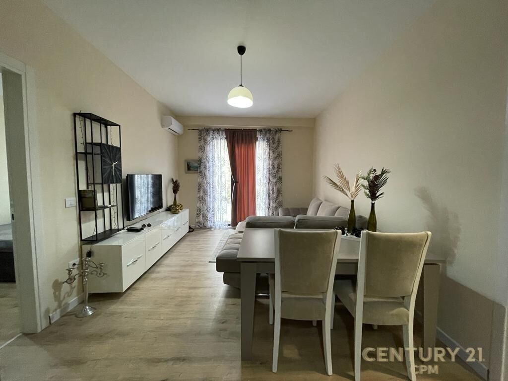 Pran Kodrës se Diellit apartament 1+1 me qera