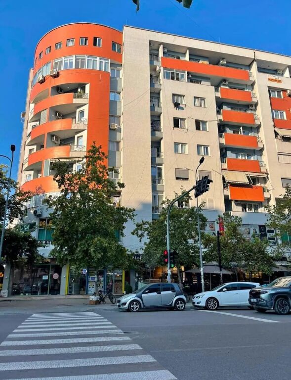Jepet me Qira Ambient Biznesi - Astir, perballe Vila L