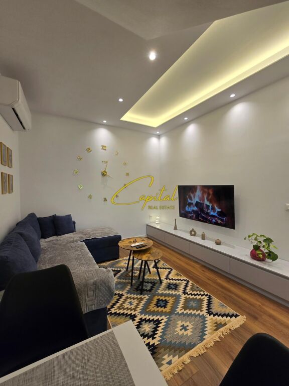 APARTAMENT ME QIRA 1+1 RRUGA E DURRESIT 55.000 LEKE