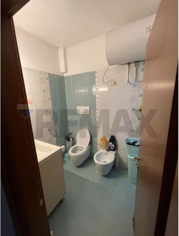 Shitet Apartament 2+1 në Ali Dem