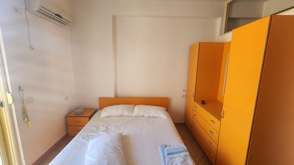 Ofrohet apartament per shitje ne orikum
