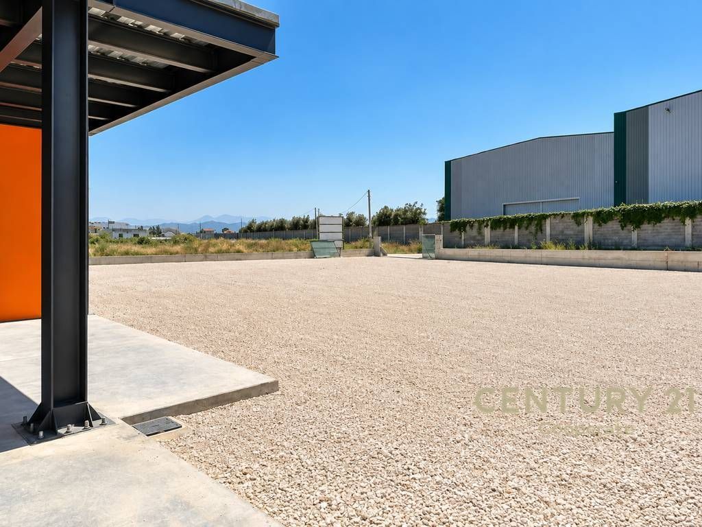 WE SELL NEW INDUSTRIAL BUILDING – SUPER INVESTED
