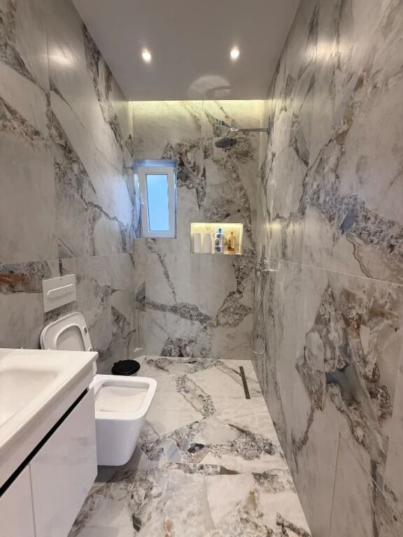 Villa di 3 piani in affitto in Via Naim Frasheri, Via Kavaja, 21 Dhjetori, Via Muhamet Gjollesha, Via Durres.