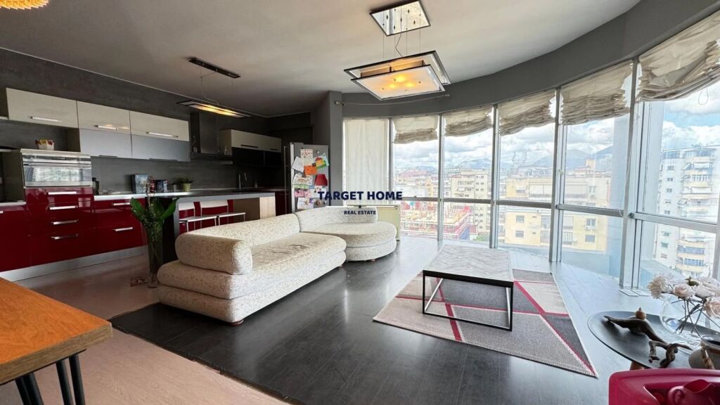 Apartament 2+1 me qira tek Komuna e Parisit!