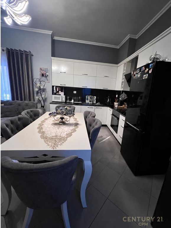 Apartament 2+1+2 per shitje ne Astir