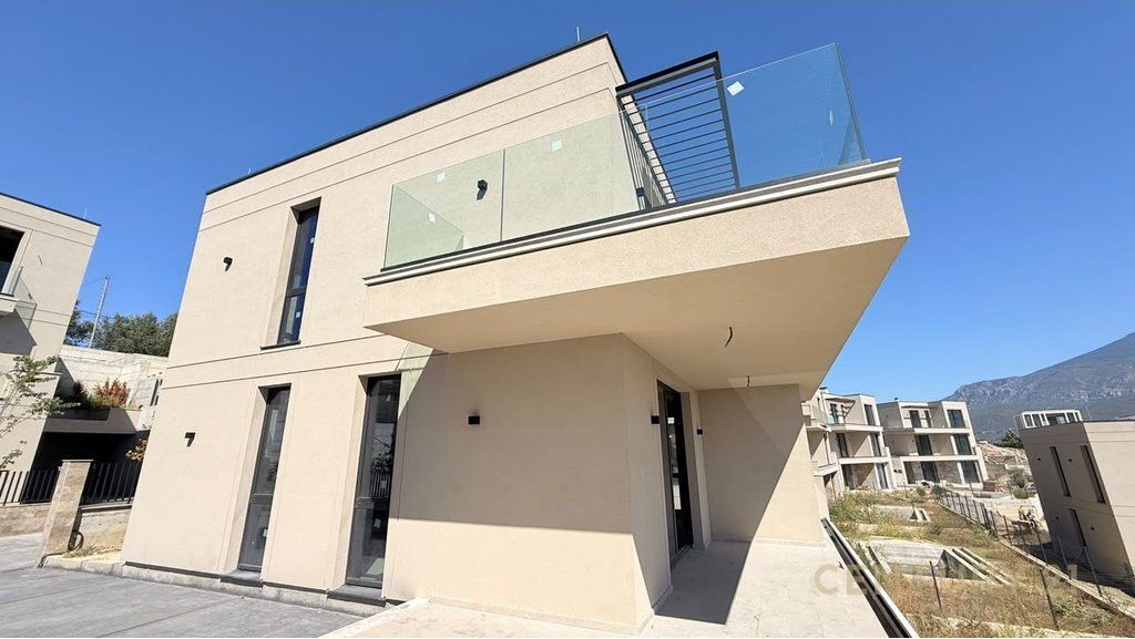 WE SELL AN INDIVIDUAL VILLA WITH A POOL AT LAKESHORE RESIDENCES