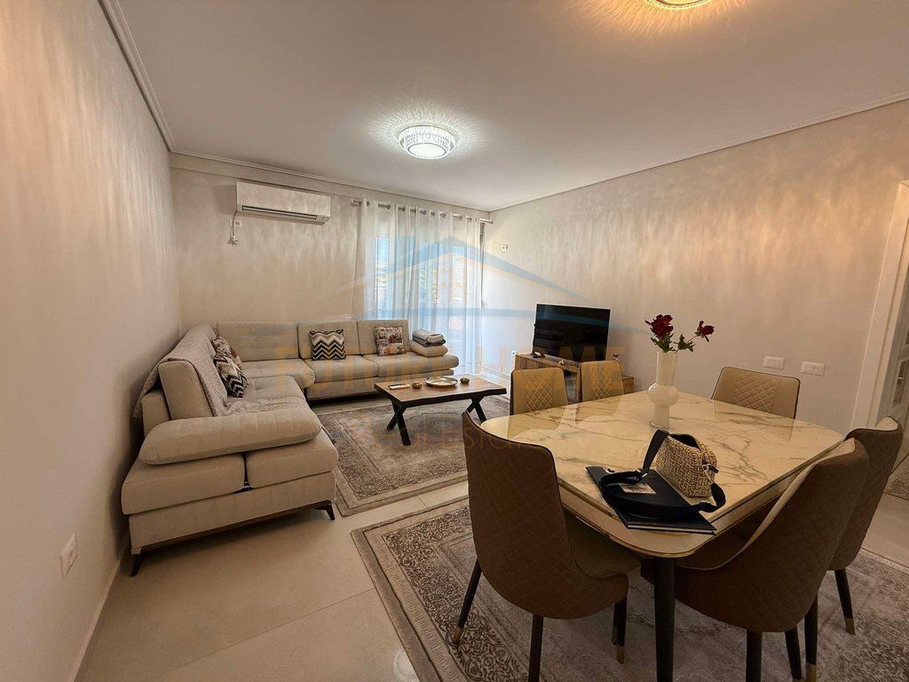 Disponiamo di un appartamento 2+1+2 in affitto vicino ad Ardeno, Via Industriale, Tirana.