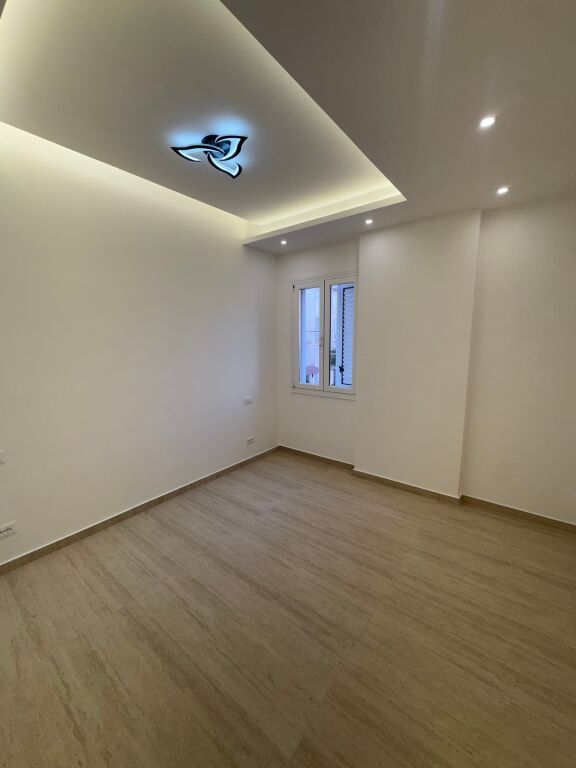 Affitto ambiente 2+1+2, Via dei Kosovari solo per uffici