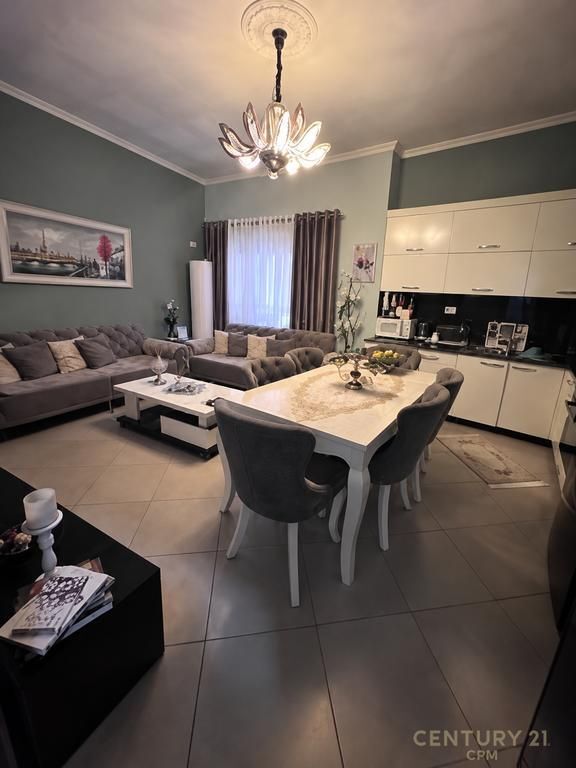 SHITET APARTAMENT 2+1+2 NË ASTIR 191,500 € 17,500,000 Lekë