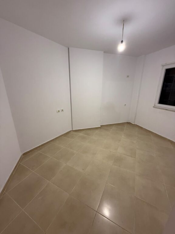 Qera | Apartament 1 + 1 | Kopshti Botanik | 300 €/muaj