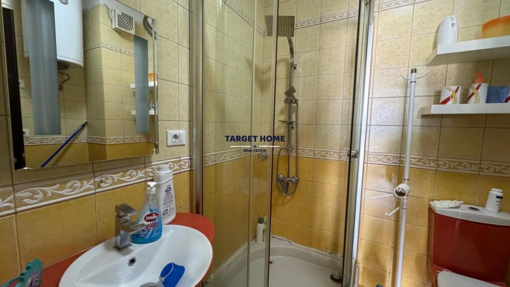 Apartament 2+1 me qira tek Komuna e Parisit!