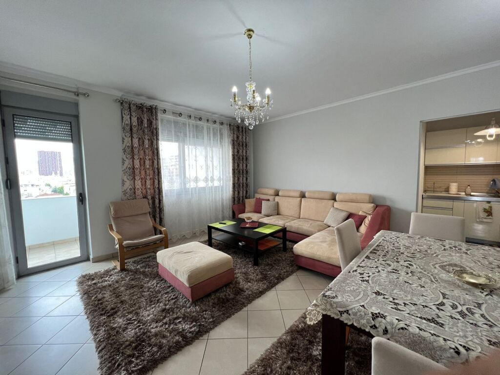 🏠 Apartament 3+1 në Rrugën e Kavajës Ofrohet për shitje apartament 3+1, me vendndodhje të favorshme në Rrugën e Kavajës, Tiranë, me akses të mirë dhe mundësi të përshtatshme si për banim familjar, ashtu edhe për investim.