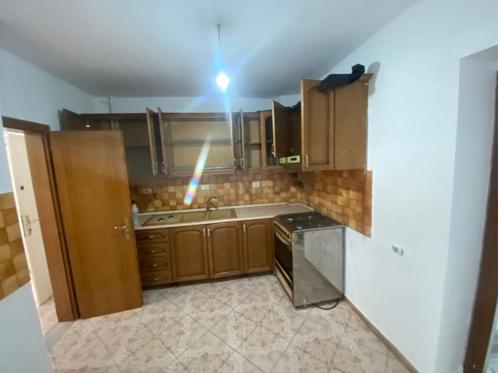 Apartament 2+1 bosh per qera Shkolla e Bashkuar !