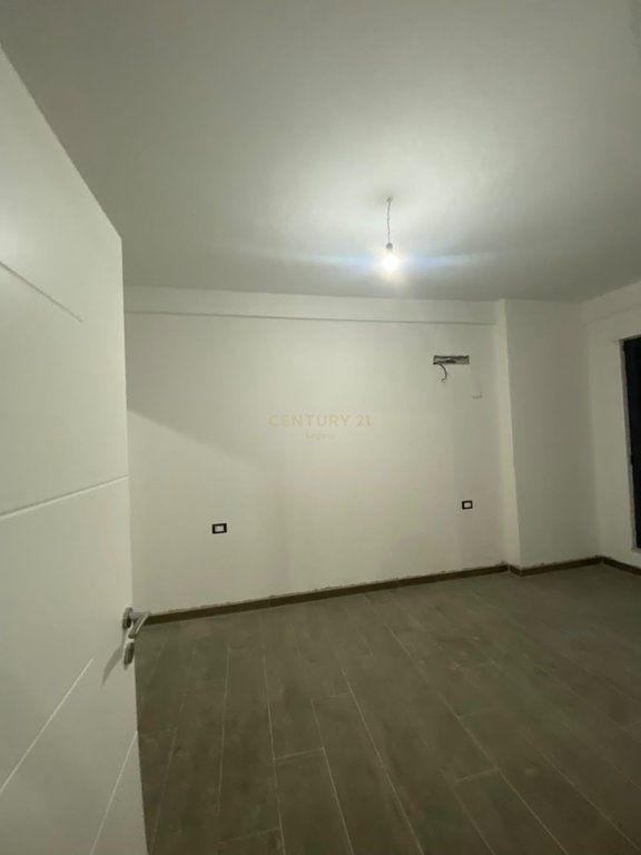 Apartament /Zyre 2+1+2T+2B per qira Bulevardi i Ri , Kompleksi Ndregjoni