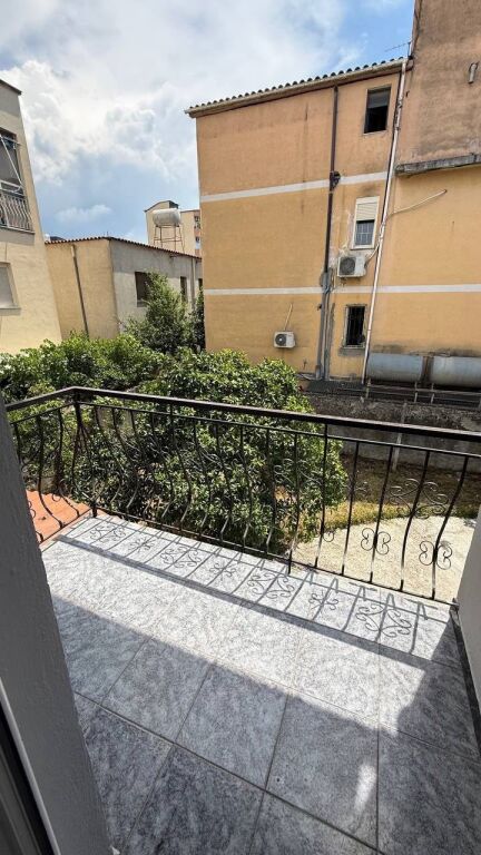 SHTEPI ME QERA 3+1+2 VENDE PARKIMI - AMERIKAN 2, PRANE MJEKSISE
