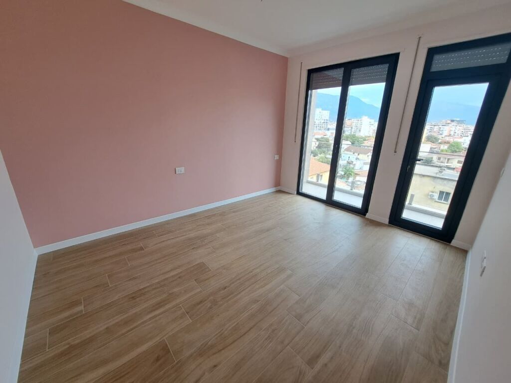 Locali commerciali in affitto a Vila Gold (via Dibres), ID 5553