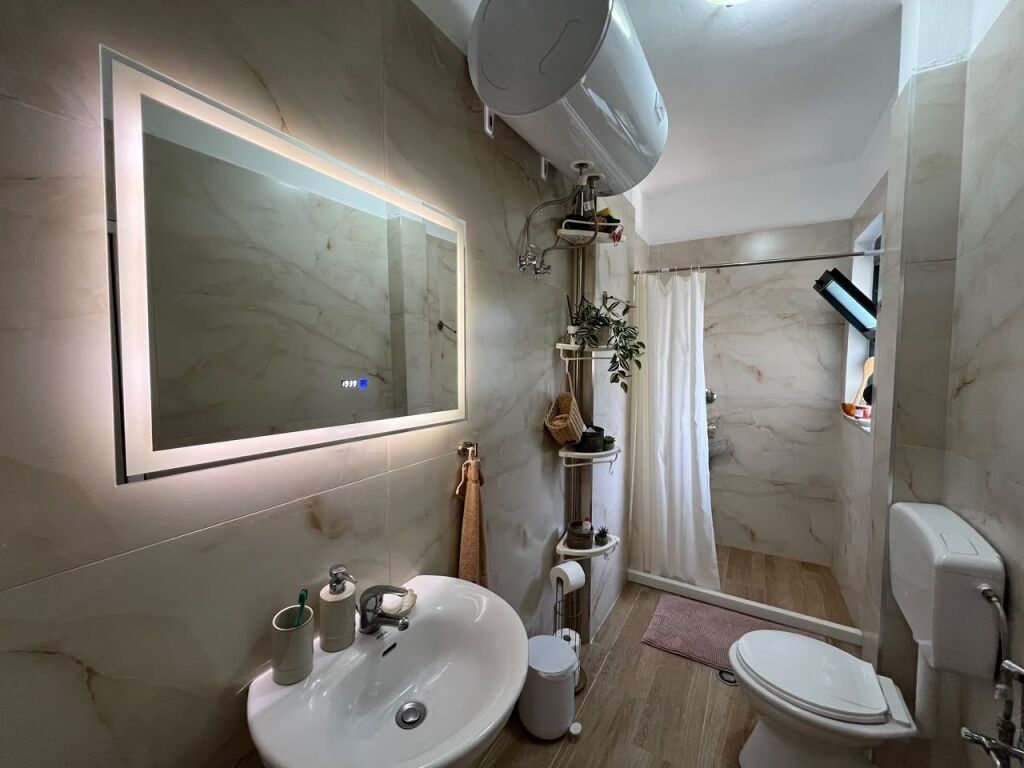 JEPET APARTAMENT 1+1 ME QIRA – LAGJIA 13, DURRËS | PRANË DETIT