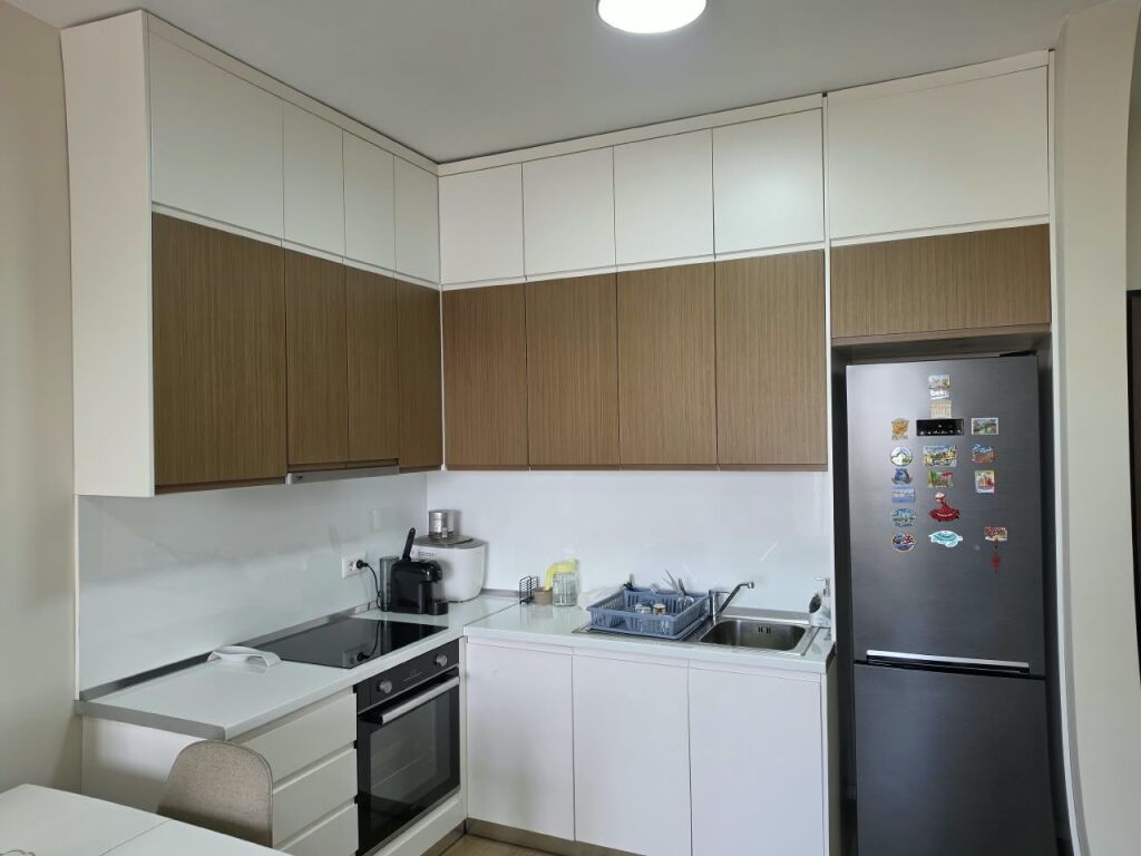 🏡 SHITET APARTAMENT 1+1 I MOBILUAR – YZBERISHT  📍 Rruga “3 Dëshmorët”, Yzberisht, Tiranë 🏢 Kati 9 |  Sipërfaqe totale: 66.6 m² 🛋️ Apartament i mobiluar 🚗   💰 Çmimi: 120,000 €  📩