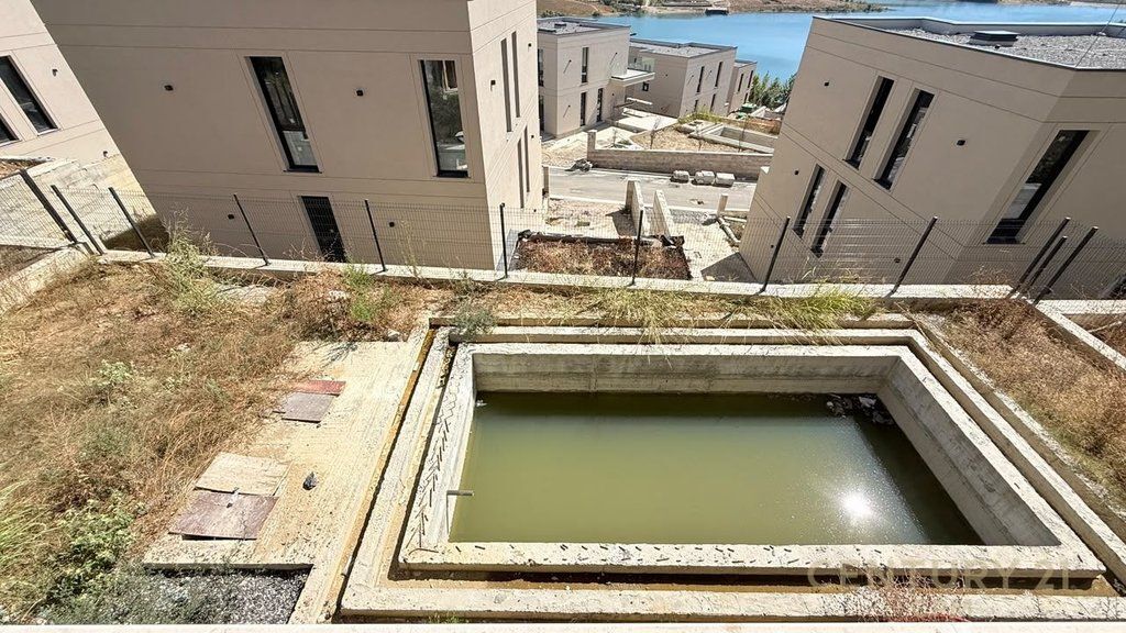 WE SELL AN INDIVIDUAL VILLA WITH A POOL AT LAKESHORE RESIDENCES
