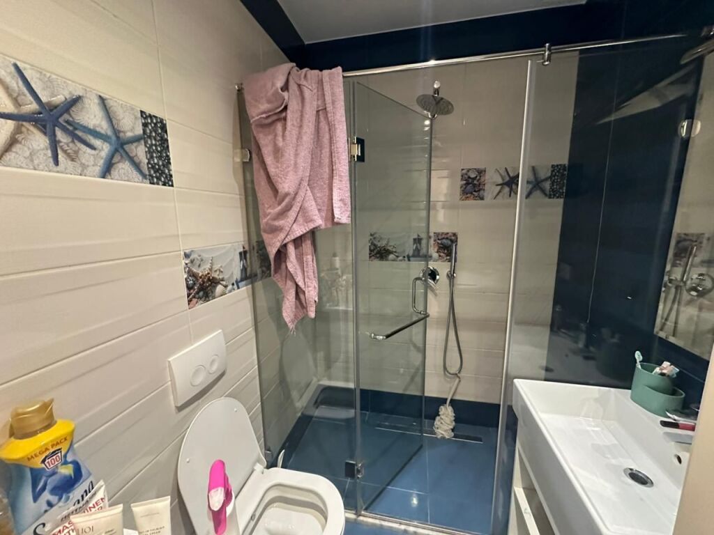 Rent, Apartment 3+1+2+ Veranda, 4 Deshmoret St, Tirana