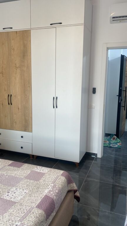 For rent Apartment 1+1, 5 Maj street at the end near the roundabout 500 thousand old lek
