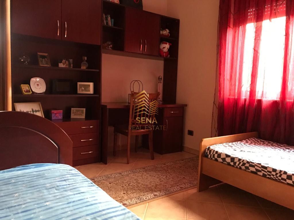 In vendita, Villa su 2 piani, Porcellana, 250.000 Euro