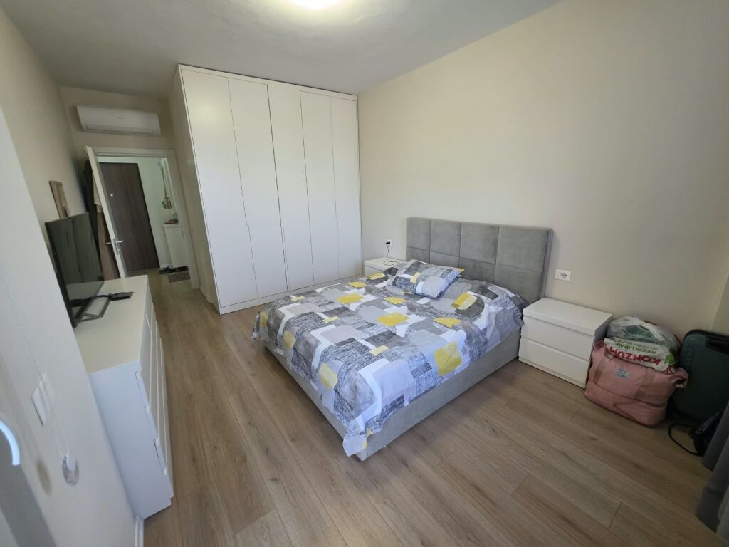 🏡 VENDESI APPARTAMENTO 1+1 – GRAND GALLERY, YZBERISHT  📍 Complesso Grand Gallery, Yzberisht 🏢 Piano: 9 📐 Superficie: 66.6 m² 💶 Prezzo: 120.000 € – trattabile  ✨ Appartamento ideale per abitazione o investimento.  📞 Per maggiori informazioni e per visitarlo, contattare in privato.