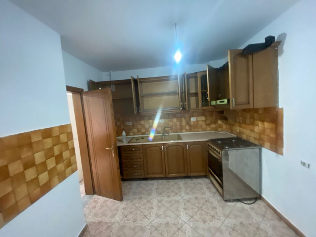 Apartament 2+1 bosh per qera Shkolla e Bashkuar !