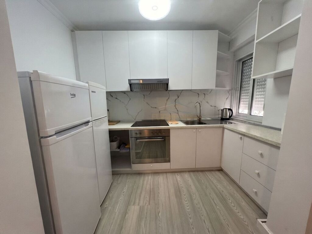 Shitet, Apartament 1+1 Rruga e Dibres, Tirane