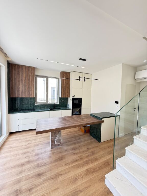 VILLA FOR RENT 3 FLOORS DRY LAKE 4,000 EURO FH-92965