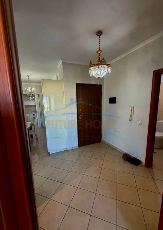 Shitet, Apartament 3+1, Rruga e Kavajës