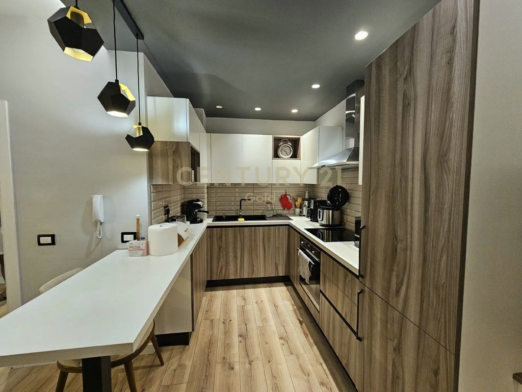 APARTAMENT 2+1 PER SHITJE TEK SELVIA!