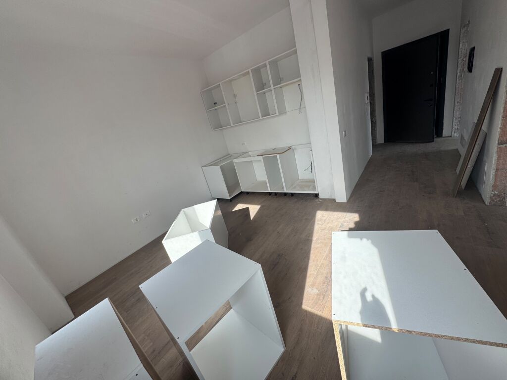🏢Paskuqan affittasi appartamento 2+1, parzialmente arredato 40,000Leke (trattabile)