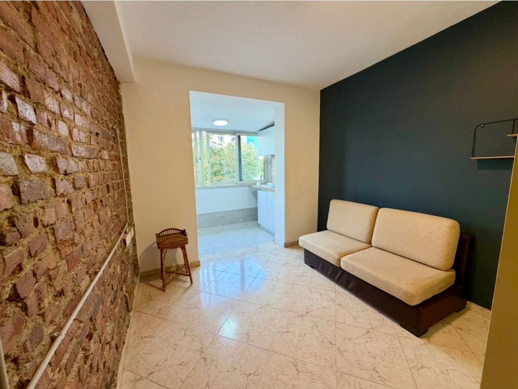 Premises for rent at 21 Dhjetori