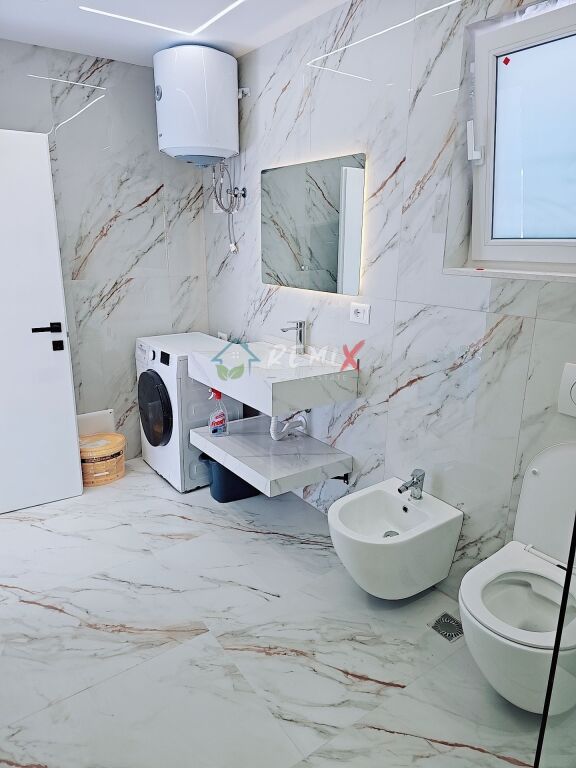 🏡 AFFITTASI – SUPER APPARTAMENTO 2+1 VICINO ALLA CASERMA DEI POMPIERI, DURRËS