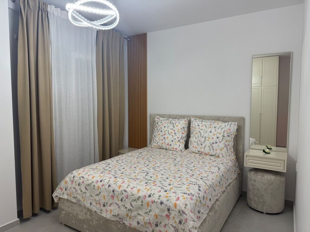 Apartament 2+1 + 2 me qira te Shkolla e Kuqe