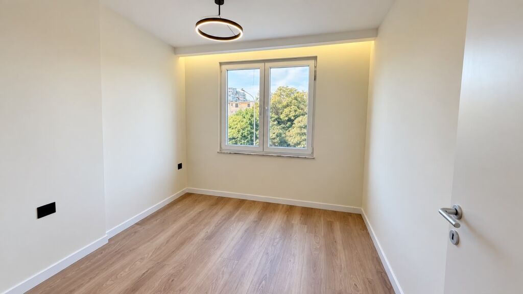 Apartament 2+1 per shitje, 21 Dhjetori, buze rruge !!!