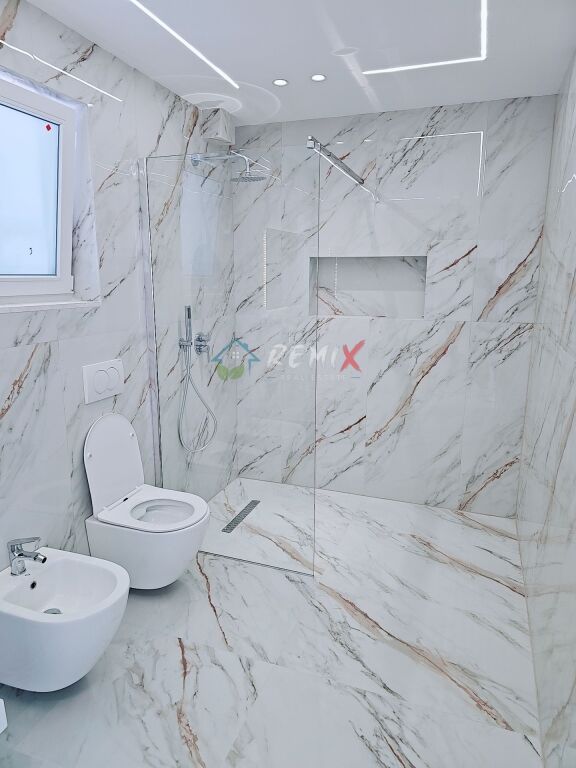 🏡 AFFITTASI – SUPER APPARTAMENTO 2+1 VICINO ALLA CASERMA DEI POMPIERI, DURRËS