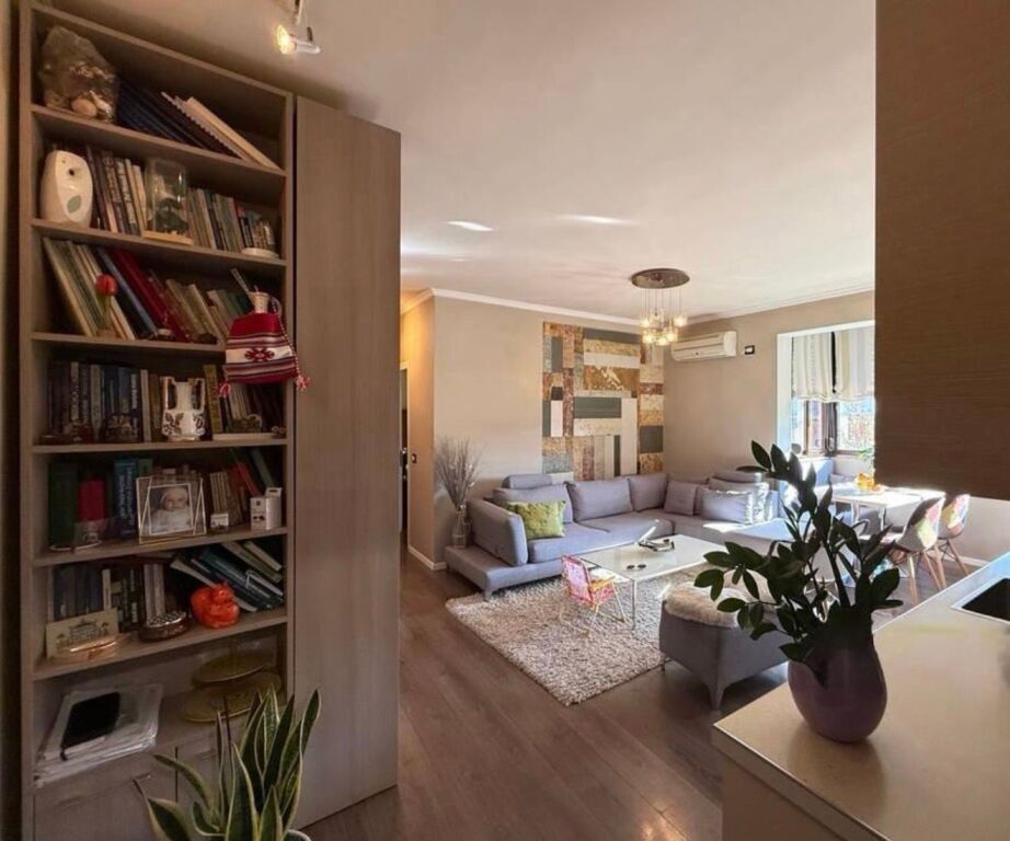 Apartment 2+1 for rent at Ish-Fusha e Aviacionit!