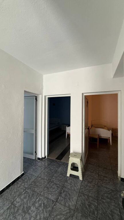 SHTEPI ME QERA 3+1+2 VENDE PARKIMI - AMERIKAN 2, PRANE MJEKSISE