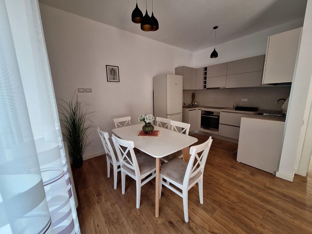 APARTAMENT 2+1 ME QERA RRUGA E ELBASANIT