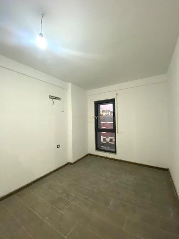 Apartament /Zyre 2+1+2T+2B per qira Bulevardi i Ri , Kompleksi Ndregjoni
